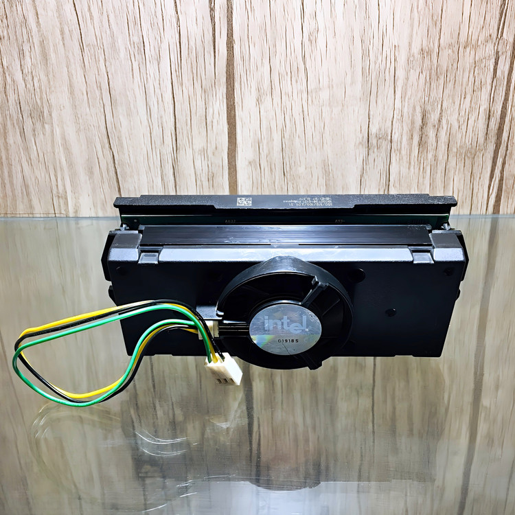 سی پی یو کارتی intel® Pentium II 350 MHz © 1997