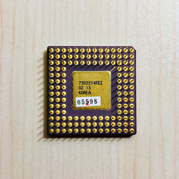 سی پی یو سرامیکی پایه طلا intel i386 DX-33 MHz © 1987